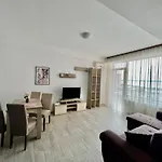 Summerland Apartment *