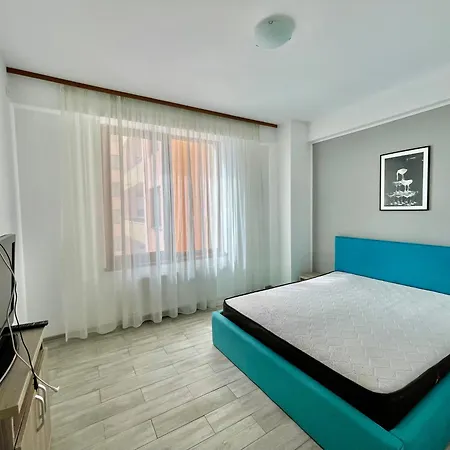 Summerland Apartment *